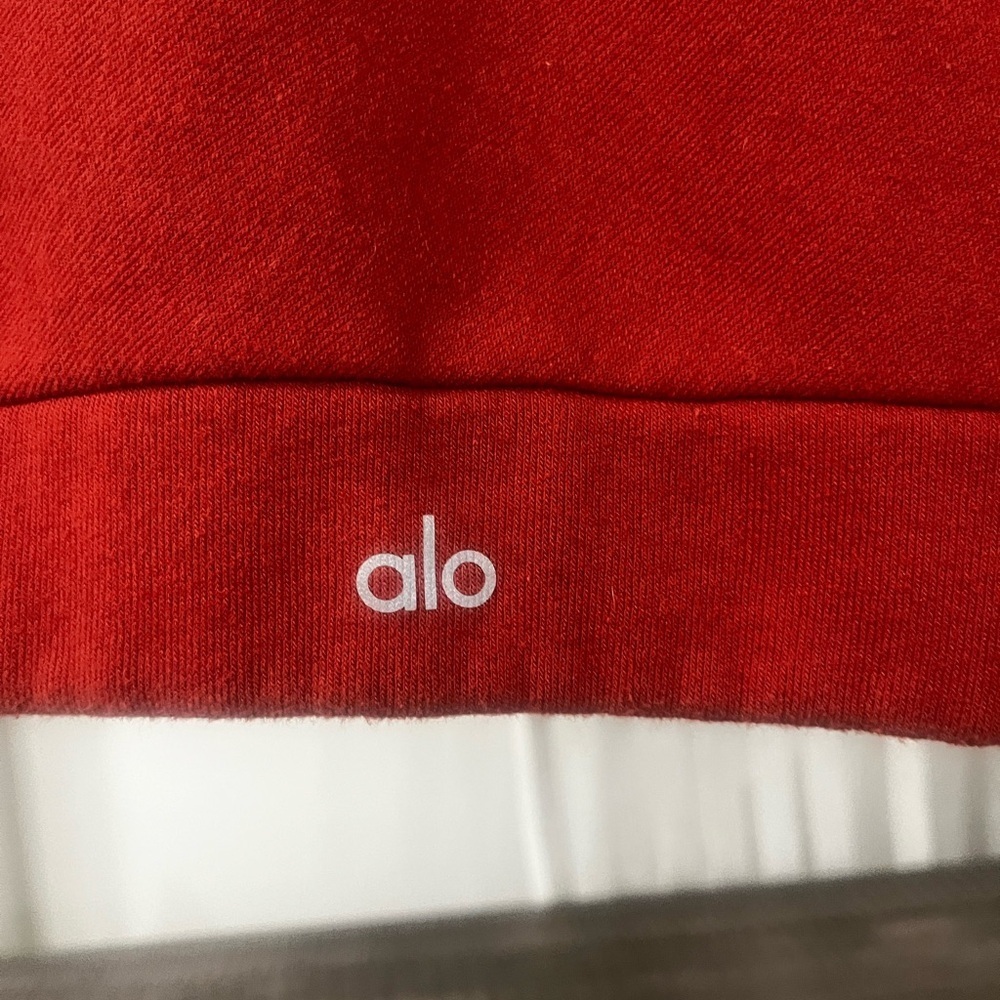 ALO Yoga Crop Top - Picture 3 of 3